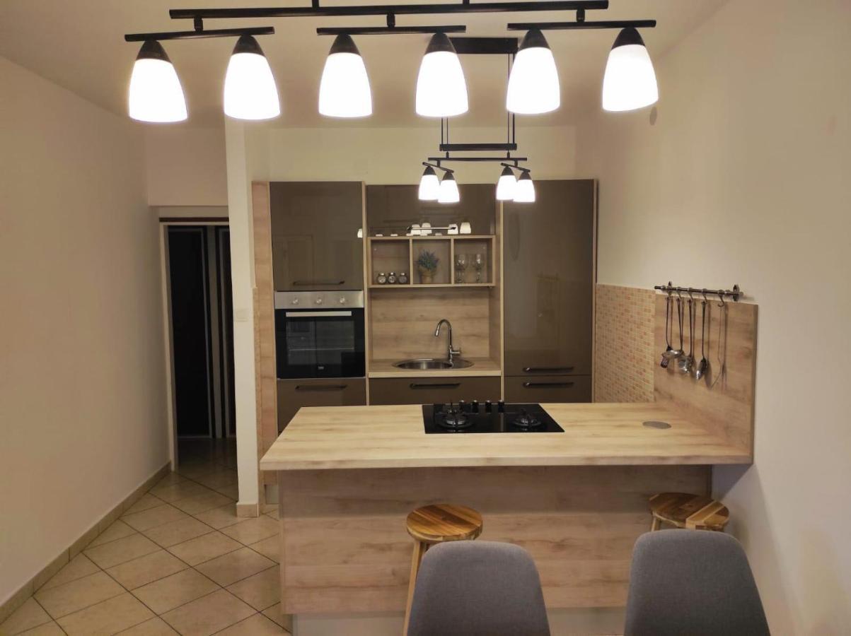 Apartments Ukic Рогозниця Екстер'єр фото